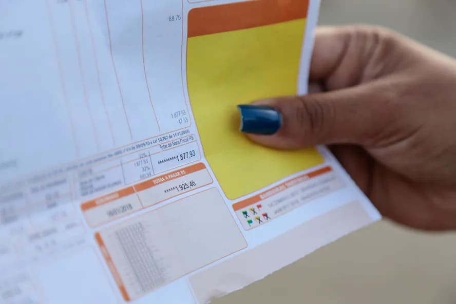 Bandeira Vermelha em Setembro: Entenda o Impacto no Seu Bolso e Como a Energia Solar Pode Ajudar